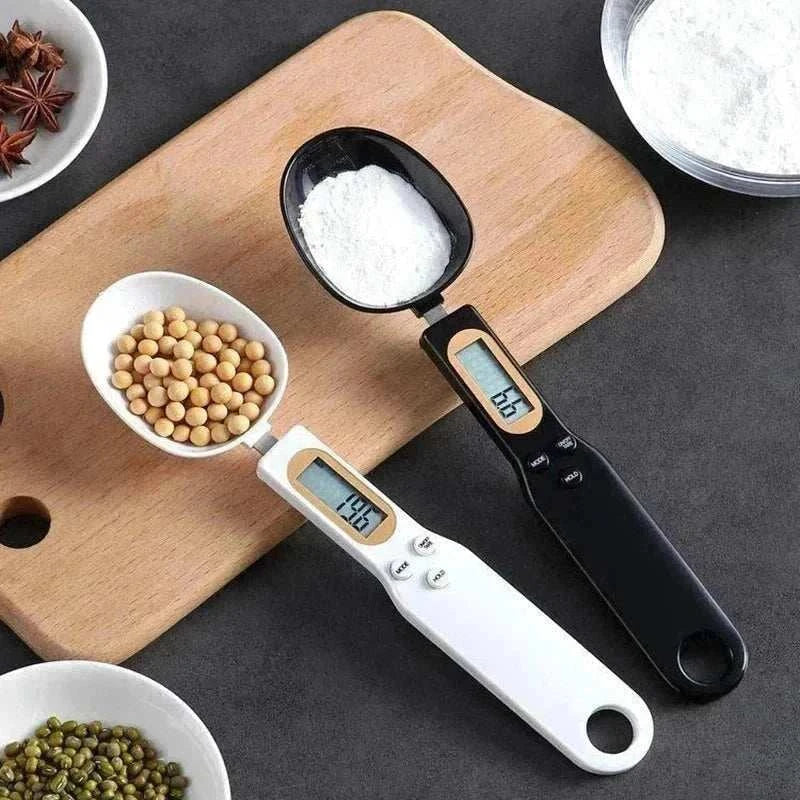 electric spoon scale used to measure protein powder for diet